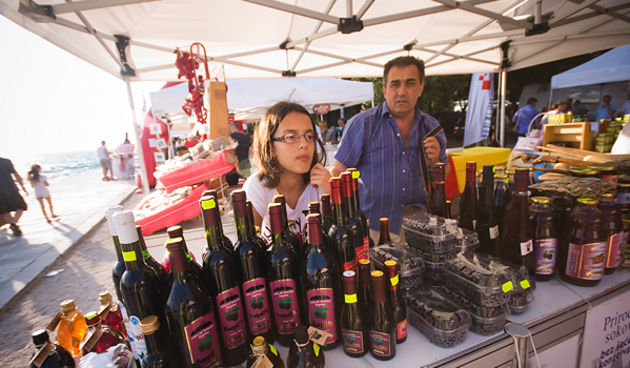 Zadarska riva : Akcija “Kupujmo hrvatsko” (foto:Saša Čuka)