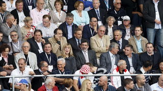 Zagreb, 090910.
Bazen Mladosti na Savi.
29. Europsko prvenstvo u vaterpolu,
Polufinalna utakmica Hrvatska -Srbija.
Na slici: Poznati  u gledalistu..
Foto: Goran Mehkek / CROPIX