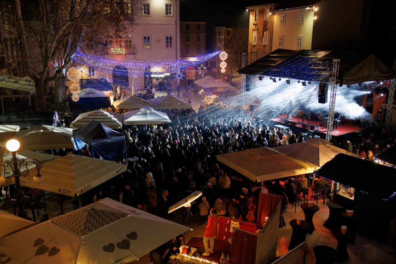 Vatra na Adventu u Zadru Vatra na Adventu u Zadru