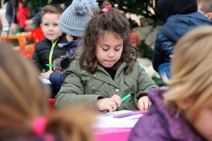 Sveti Nikola darivao mališane na Viru, Krampus bez posla Sveti Nikola darivao mališane na Viru, Krampus bez posla