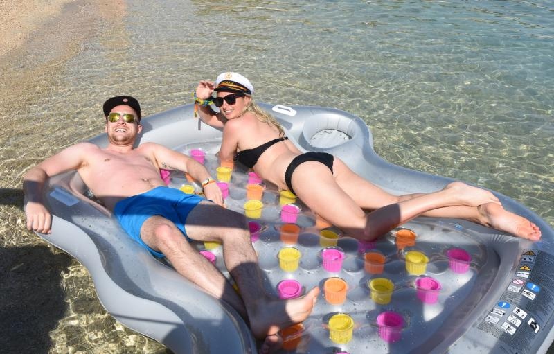 Tisno: Početak Garden Festivala napunio plaže turistima iz cijele Europe, Photo: Hrvoje Jelavic/PIXSELL Tisno: Početak Garden Festivala napunio plaže turistima iz cijele Europe, Photo: Hrvoje Jelavic/PIXSELL