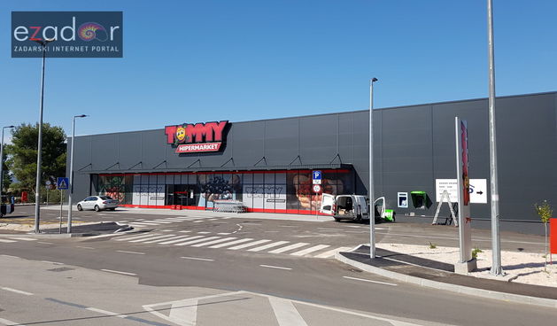 Tommy Hipermarket, Put Bokanjca u Zadru