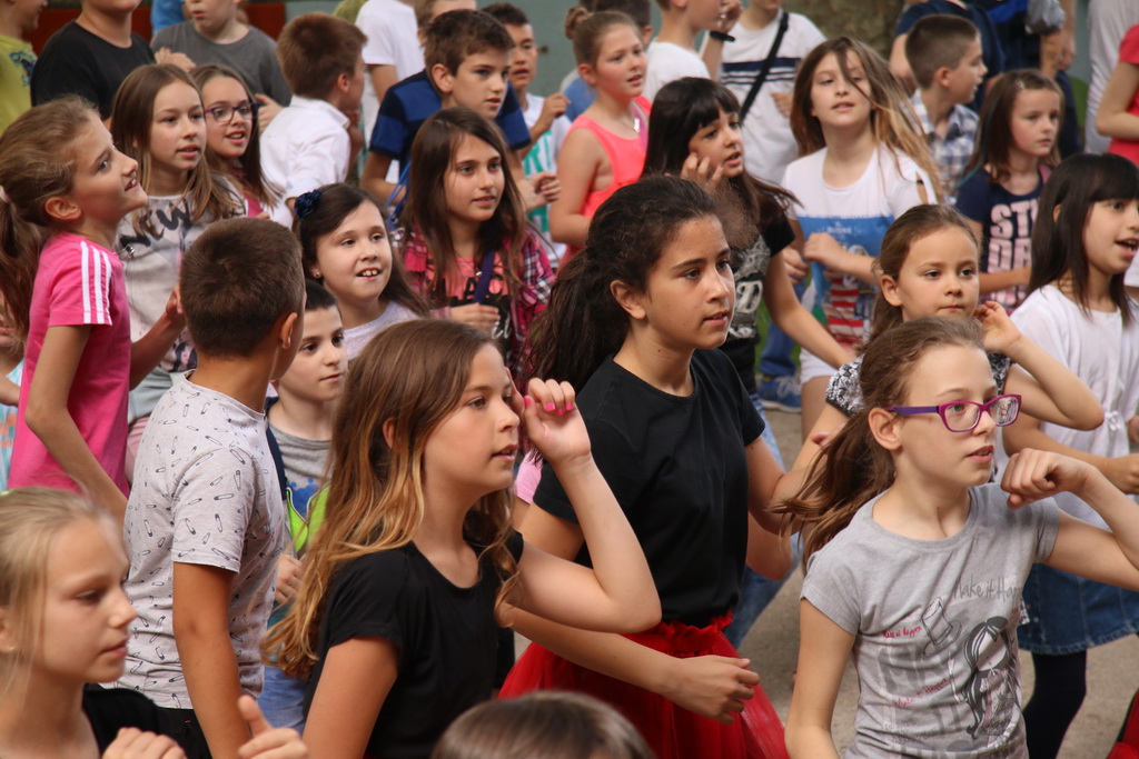 Posljednji dan nastave u OŠ Petra Preradovića u ritmu zumbe Posljednji dan nastave u OŠ Petra Preradovića u ritmu zumbe