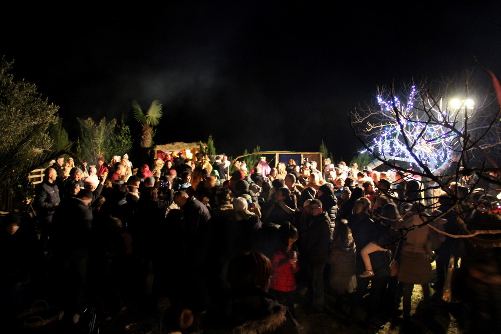 U Diklu kod bunara upriličene žive jaslice U Diklu kod bunara upriličene žive jaslice