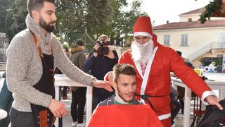 U sklopu Adventa u Zadru otvorena humanitarna brijačnica koja je nudila besplatno brijanje U sklopu Adventa u Zadru otvorena humanitarna brijačnica koja je nudila besplatno brijanje