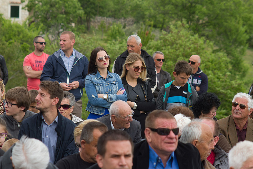 Misa na ostacima crkve na Petrini, foto: Leo Banić Misa na ostacima crkve na Petrini, foto: Leo Banić
