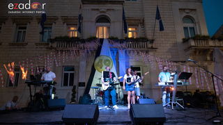 Svečani doček svjetskih prvaka Mihovila i Šime Fantele na Narodnom trgu Svečani doček svjetskih prvaka Mihovila i Šime Fantele na Narodnom trgu