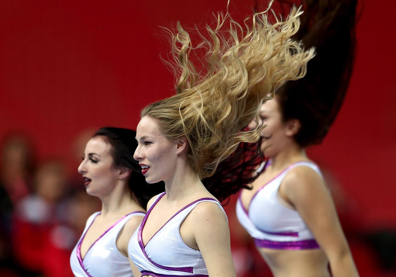 Plesačice zabavljale gledatelje na utakmici Norveške i Bjelorusije Plesačice zabavljale gledatelje na utakmici Norveške i Bjelorusije