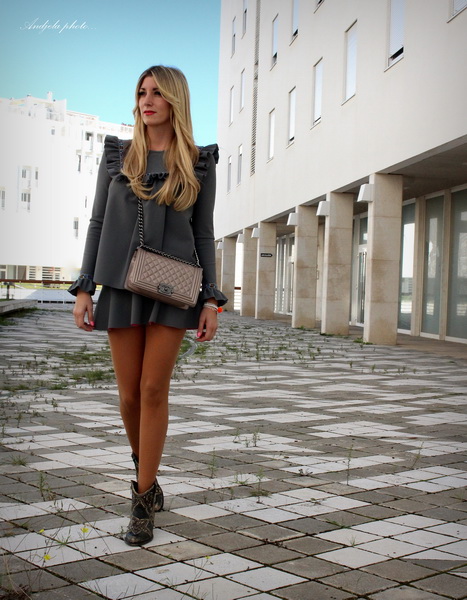 Visnja Knezevic izraduje predivne narukvice, foto- Andela Jovic Visnja Knezevic izraduje predivne narukvice, foto- Andela Jovic