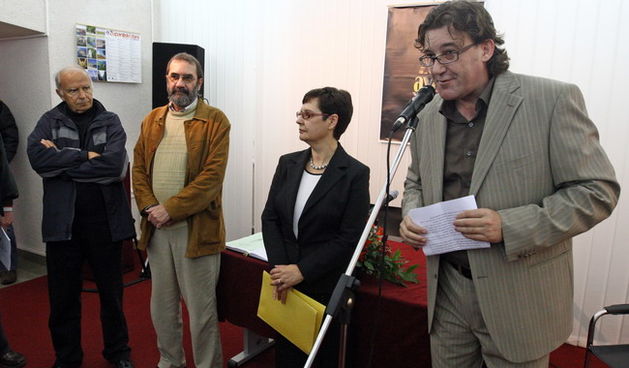 Zadar, 221110. U izlozbenoj dvorani Znanstvene knjiznice otvorena je izlozba “Izdavastvo na zadarskom podrucju”. Na fotografiji: okupljene je pozdravio ravnatelj Znanstvene knjiznice zadar Miro Grubic. Foto: Vladimir Ivanov / CROPIX