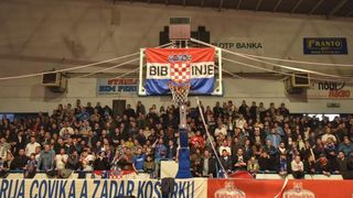 Humanitarno gledanje utakmic Zadar-Cibona (85-84) u Jazinama