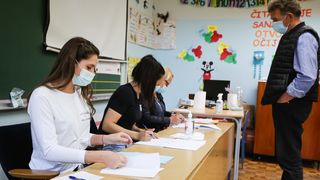 Kandidat za gradonačelnika Marko Vučetić i kandidat za župana Božidar Longin izašli na birališta Kandidat za gradonačelnika Marko Vučetić i kandidat za župana Božidar Longin izašli na birališta