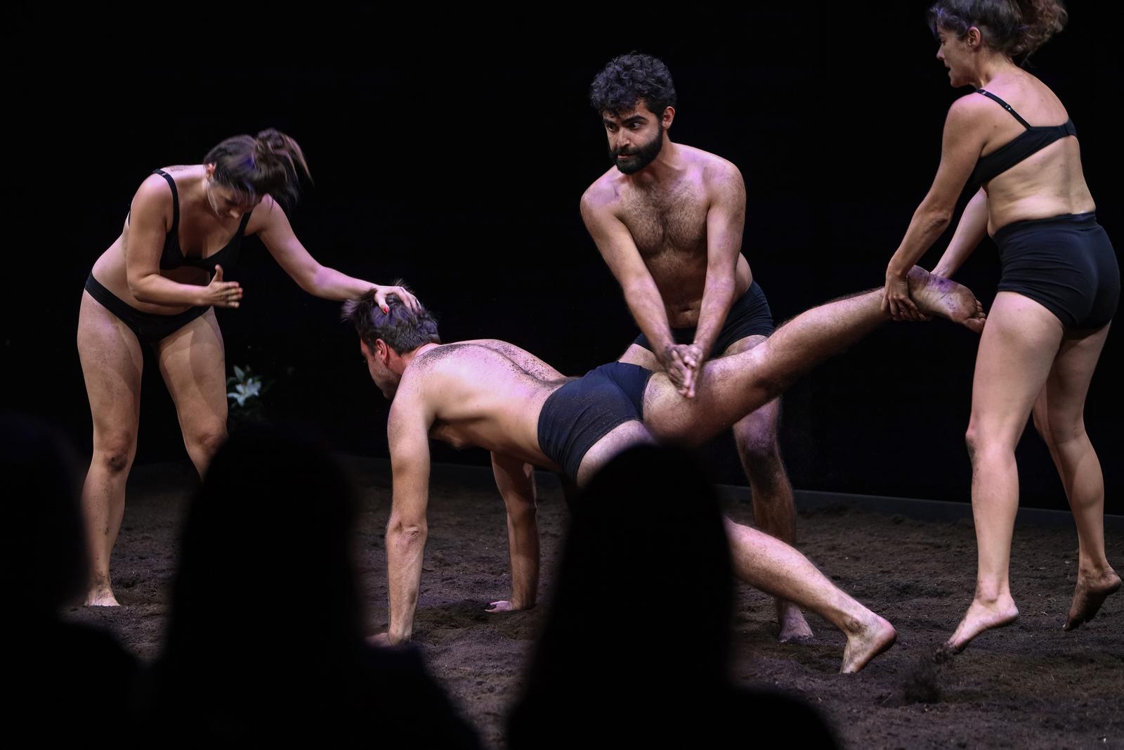 Predstava “(Pret)posljednja panda ili statika” u Kazalištu lutaka Predstava “(Pret)posljednja panda ili statika” u Kazalištu lutaka