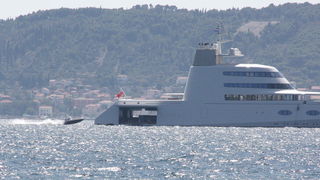 Superjqahta “A” usidrena u zadarskom kanalu Superjqahta “A” usidrena u zadarskom kanalu