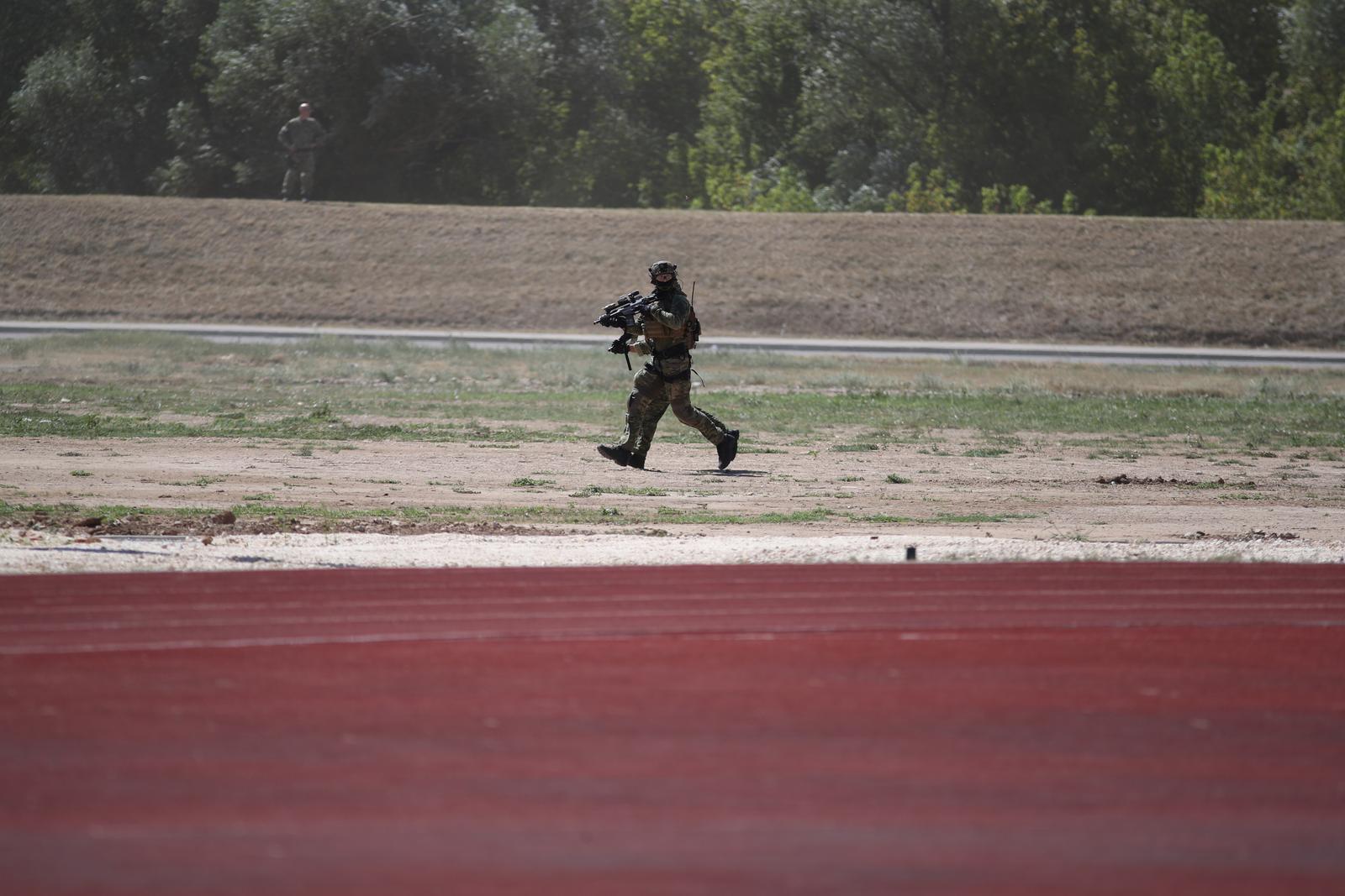 Preleti Rafalea i Krila oluje na obilježavanju 29. obljetnice VRO Oluja @ Knin Preleti Rafalea i Krila oluje na obilježavanju 29. obljetnice VRO Oluja @ Knin