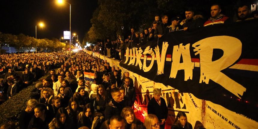 Torcida organizirala mimohod Vukovarskom ulicom u povodu sjecanja na obljetnicu pada Vukovara.