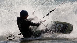Zadar, 050411.
Nekoliko surfera iskoristilo je buru i suncan  dan za surfanje na plazi Zdrijac u Ninu.
Foto: Vladimir Ivanov / CROPIX