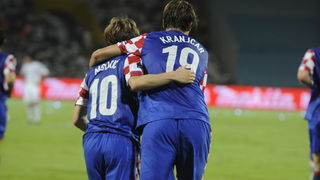 Tel Aviv, 091010.
Ramat-Gan Stadion.
Kvalifikacijska nogometna utakmica grupe F izmedju Izraela i Hrvatske za Euro 2012 u Poljskoj i Ukrajini.
Na slici: Modric i Kranjcar.
Foto: Drago Sopta / CROPIX