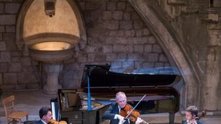 Atrij knezevog dvora, Dubrovnik – Koncert klasaicne glazbe. Ansambl becke filharmonije. Shkelzen Doli, violina Holger Groh, violina Sebastian Bru, violoncelo, Gottlieb Wallisch, klavir. Photo: Grgo Jelavic/PIXSELL