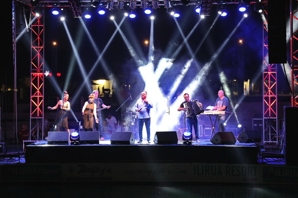 Halid Bešlić maestralno zaključio koncertnu sezonu u Biogradu na Moru