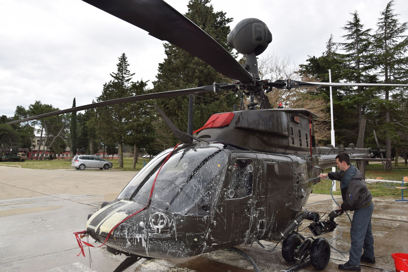 Letačka obuka nove skupine pilota na Kiowama
