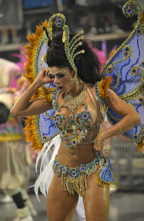 Tradicionalni karneval u Brazilu, foto: NELSON ALMEDIA Tradicionalni karneval u Brazilu, foto: NELSON ALMEDIA