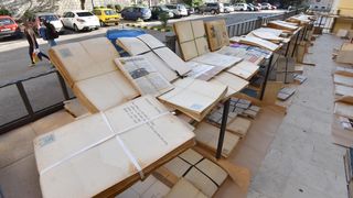 Smočena građa Znanstvene knjižnice Zadar suši se na suncu Smočena građa Znanstvene knjižnice Zadar suši se na suncu