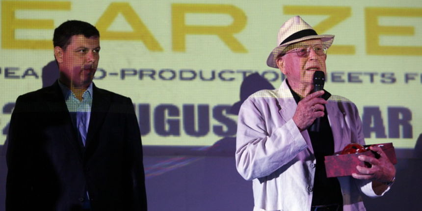 Zadar, 290810
Poznati redatelj Branko Lustig (desno) dobio je nagradu za zivotno djelo koju mu je urucio osnivac festivala Sergej Stanojkovski. Sa dodjelama nagrada zavrsio je Forum film festival.
Foto: Jure Miskovic / CROPIX