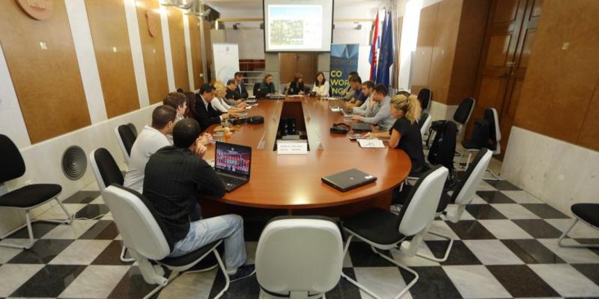 03.10.2013., Zadar – Inicijativa Coworking Zadar na celu s Razvojnom agencijom Zadarske zupanije odrzana je u prostorijama Zadarskog Sveucilista. Udruzenje obrtnika Zadar organizator je dogadjanja pod nazivom Coworking dan koje ima za cilj osnaziti inic 03.10.2013., Zadar – Inicijativa Coworking Zadar na celu s Razvojnom agencijom Zadarske zupanije odrzana je u prostorijama Zadarskog Sveucilista. Udruzenje obrtnika Zadar organizator je dogadjanja pod nazivom Coworking dan koje ima za cilj osnaziti inic