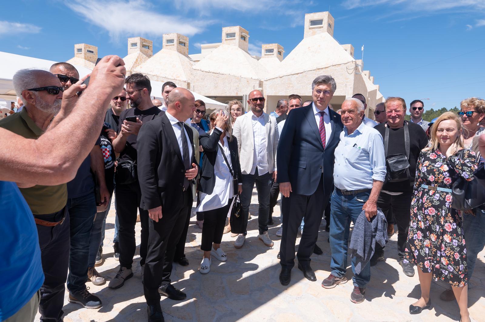 Plenković i EU kandidati HDZ-a na Benkovačkom sajmu