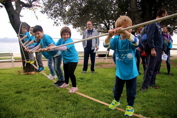 Sportska manifestacija za djecu “1000 koraka kroz 1000 ulica” SŠ “Loptica” Sportska manifestacija za djecu “1000 koraka kroz 1000 ulica” SŠ “Loptica”