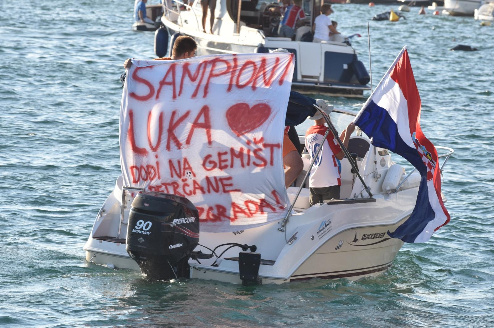 Svečani doček zadarskih Vatrenih: Jedrenjakom Branimir plovili od Gradskog mosta do gata na zadarskoj rivi