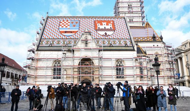 Prosvjed HND-a “Oprostite što smetam, ne mogu disati” na Markovom trgu
