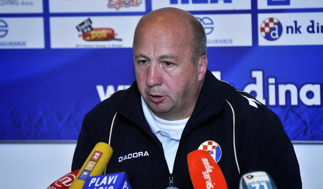 Zagreb, 070610.
Dinamov stadion.
Press konferencija novog trenera NK Dinama, Velimira Zajeca.
Foto: Boris Kovacev / CROPIX