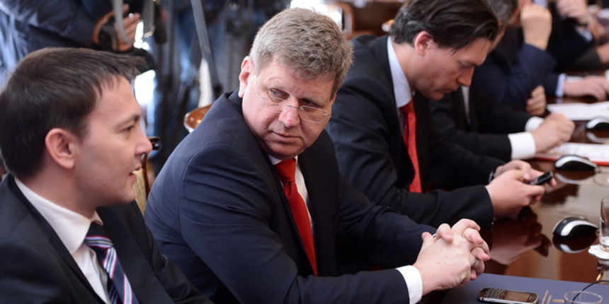 Zagreb, 250413.
Markov trg.
U Banskim dvorima odrzana je redovita sjednica Vlade republike Hrvatske.
Na fotografiji: Mirando Mrsic.
Foto: Goran Mehkek / CROPIX Zagreb, 250413.
Markov trg.
U Banskim dvorima odrzana je redovita sjednica Vlade republike Hrvatske.
Na fotografiji: Mirando Mrsic.
Foto: Goran Mehkek / CROPIX