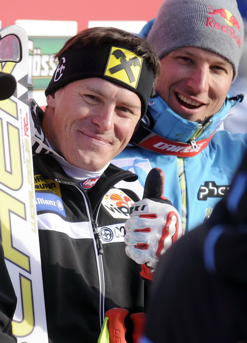Kitzbuhel, 210111. Fis Audi World Cup, Svjetski skijaski kup u Kitzbuhelu utrka Super G. Na slici: Ivica Kostelic pobjednik Super G u pozadini Aksel Lund Svindal drugi u ukupnom poretku nakon Ivice. Foto: Drago Sopta / CROPIX Kitzbuhel, 210111. Fis Audi World Cup, Svjetski skijaski kup u Kitzbuhelu utrka Super G. Na slici: Ivica Kostelic pobjednik Super G u pozadini Aksel Lund Svindal drugi u ukupnom poretku nakon Ivice. Foto: Drago Sopta / CROPIX
