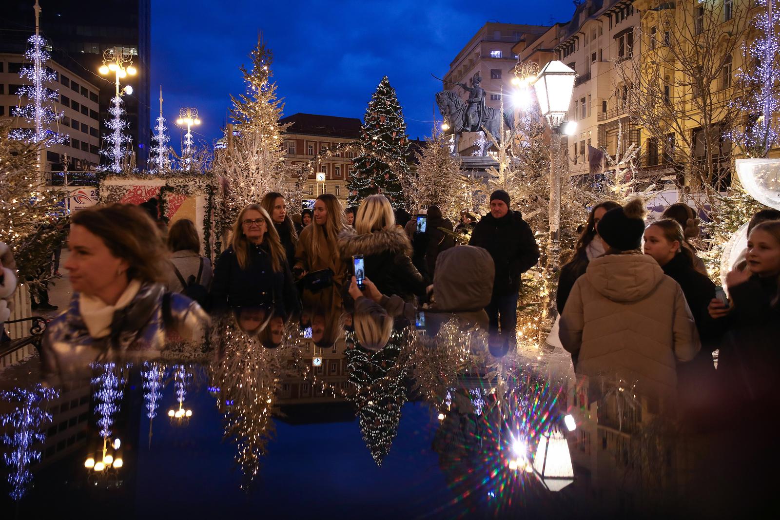 Zagrebački Advent na Trgu bana Jelačića