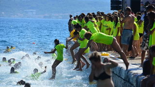 10. dm Millennium Jump na zadarskoj rivi – 3 tisuće skakača poslalo prekrasnu priču u svijet 10. dm Millennium Jump na zadarskoj rivi – 3 tisuće skakača poslalo prekrasnu priču u svijet
