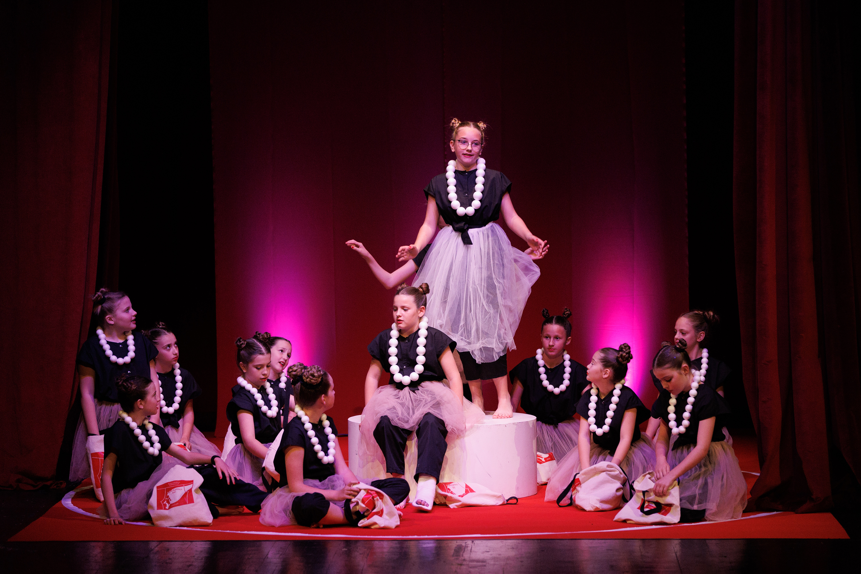 Igrajmo se: Zabranjeno mlađima od 15 strana A