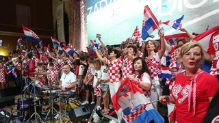 Zadrani na Forumu priredili spektakularan doček za svoje Vatrene Zadrani na Forumu priredili spektakularan doček za svoje Vatrene