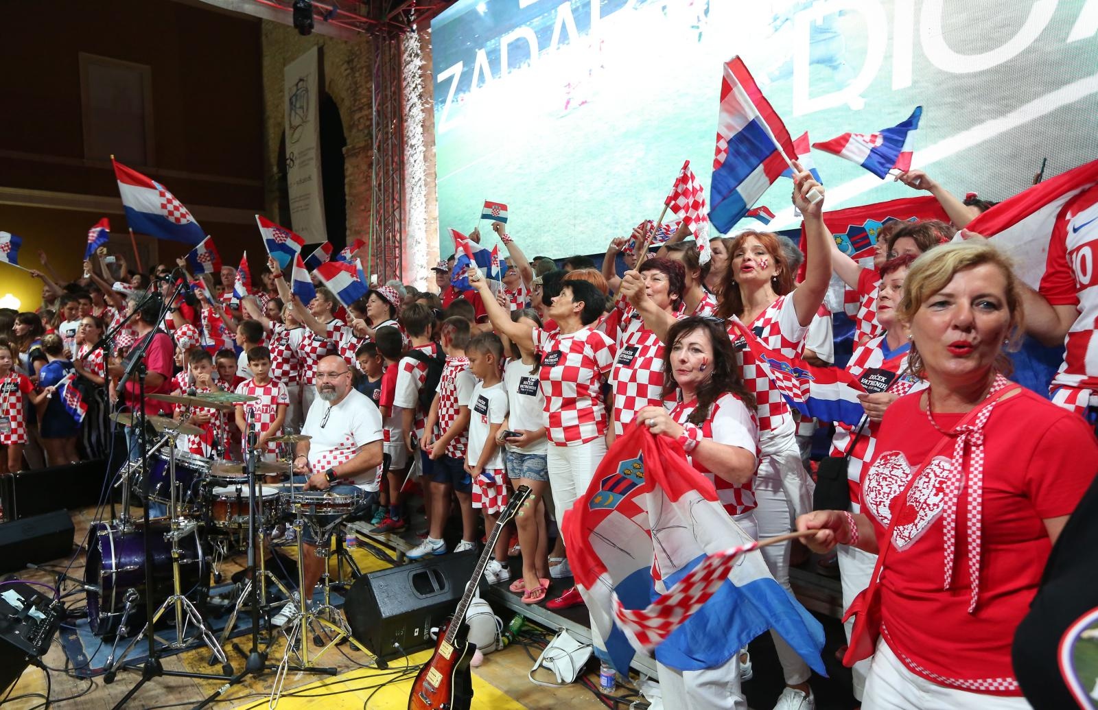 Zadrani na Forumu priredili spektakularan doček za svoje Vatrene Zadrani na Forumu priredili spektakularan doček za svoje Vatrene