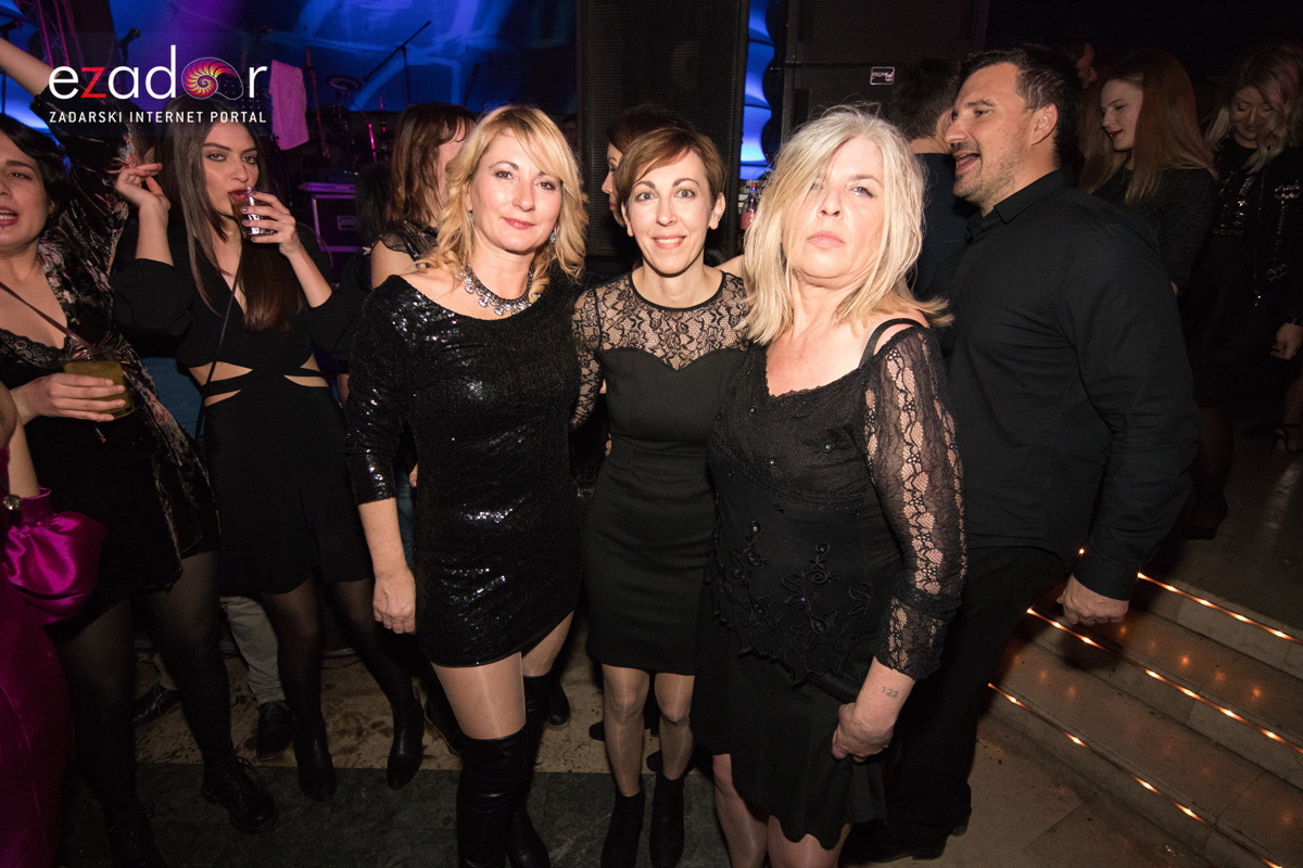 Ludnica u Saturnusu: Najbolji doček u svemiru i šire Ludnica u Saturnusu: Najbolji doček u svemiru i šire