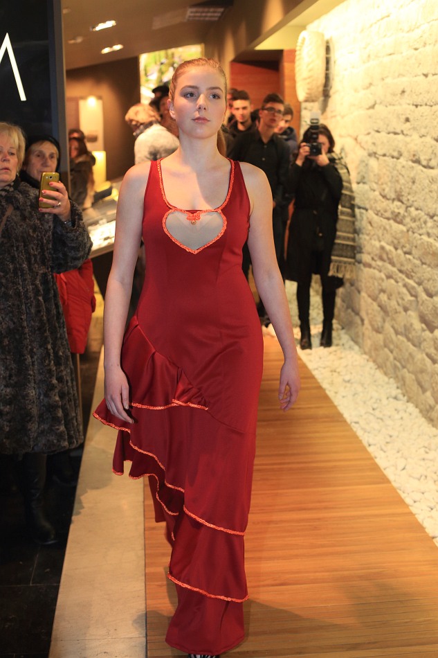 Šibenska Noć Muzeja:Povijest pretočena u originalne modne kreacije Karmen Herceg Šibenska Noć Muzeja:Povijest pretočena u originalne modne kreacije Karmen Herceg