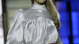 Bol, 010711.
Zlatni Rat.
Druga vecer Dove Fashion.hr revije na plazi Zlatni Rat u Bolu.
Na slici: kreacije Ivice Skoke.
Foto: Jakov Prkic / CROPIX Bol, 010711.
Zlatni Rat.
Druga vecer Dove Fashion.hr revije na plazi Zlatni Rat u Bolu.
Na slici: kreacije Ivice Skoke.
Foto: Jakov Prkic / CROPIX