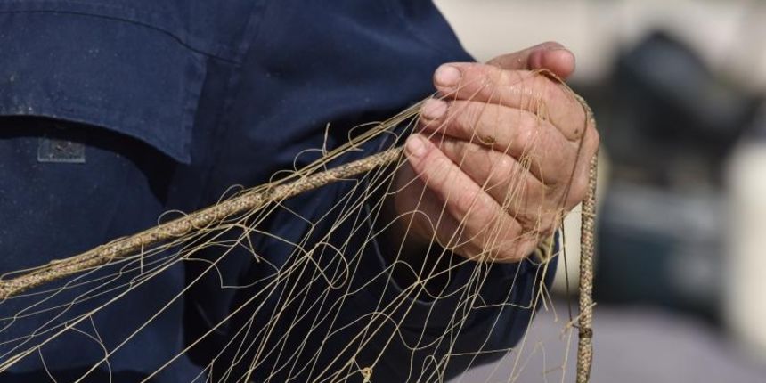 Nakon nekoliko kisnih dana mali ribari iz Skradina toplo i suncano vrijeme iskoristili za slaganje mreza. Photo: Hrvoje Jelavic/PIXSELL Autor Hrvoje Jelavic/PIXSELL Ključne riječi more, sunce, mreza, ribari, vrijeme, mreze, Skradin, ribarske mreze, riba Nakon nekoliko kisnih dana mali ribari iz Skradina toplo i suncano vrijeme iskoristili za slaganje mreza. Photo: Hrvoje Jelavic/PIXSELL Autor Hrvoje Jelavic/PIXSELL Ključne riječi more, sunce, mreza, ribari, vrijeme, mreze, Skradin, ribarske mreze, riba