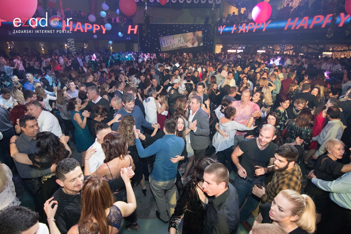 Ludnica u Saturnusu: Najbolji doček u svemiru i šire Ludnica u Saturnusu: Najbolji doček u svemiru i šire