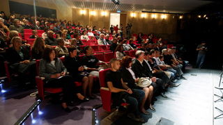 Zadar, 121012.
Kazaliste lutaka Zadar. Povodom 57. rodjendana generala Ante Gotovine Udruga Zene u Domovinskom ratu-Zadar, organizira kulturnu vecer pod nazivom: Generale, uvijek smo u mislima s vama.
Foto: Jure Miskovic / CROPIX Zadar, 121012.
Kazaliste lutaka Zadar. Povodom 57. rodjendana generala Ante Gotovine Udruga Zene u Domovinskom ratu-Zadar, organizira kulturnu vecer pod nazivom: Generale, uvijek smo u mislima s vama.
Foto: Jure Miskovic / CROPIX