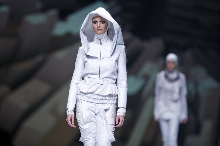 Zagreb, 120311.
Veceras je na Zagrebackom velesajmu odrzana druga vecer modne revije Dove Fashion.Hr.
Revije ce trajati do nedjelje 13.03.
Revija na slici: Igor Galas.
Model: Karla Milinovic.
Foto: Neja Markicevic / CROPIX