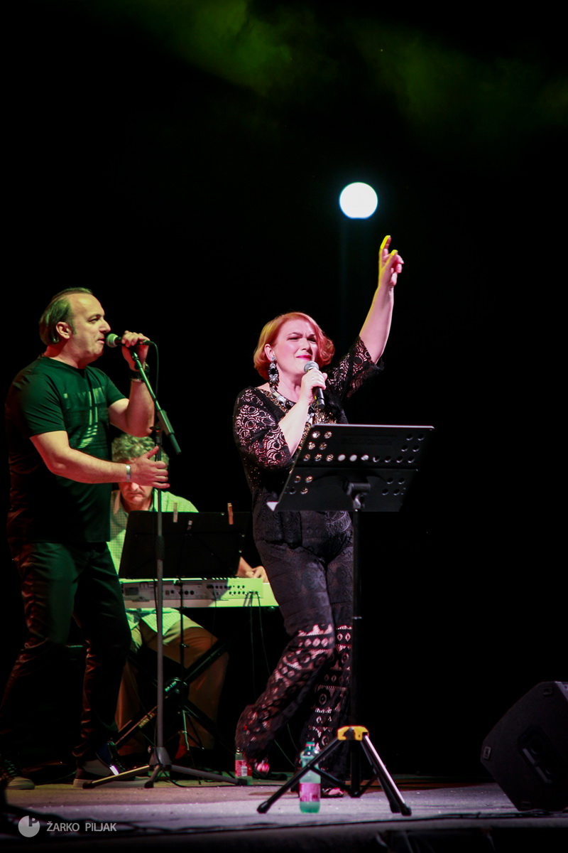 Zorica Kondža i klapa Cambi @ bazen Ilirije u Biogradu