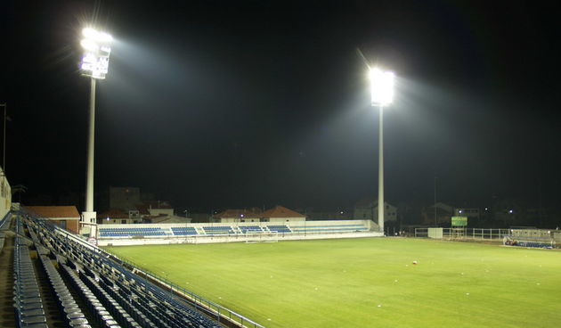 Upaljeni reflektori u Stanovima